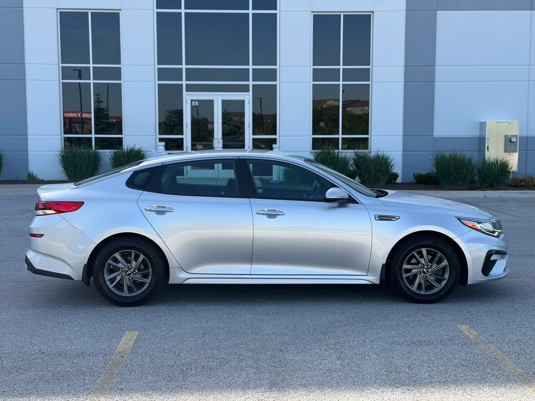 Used 2019 Kia Optima LX FWD image 4