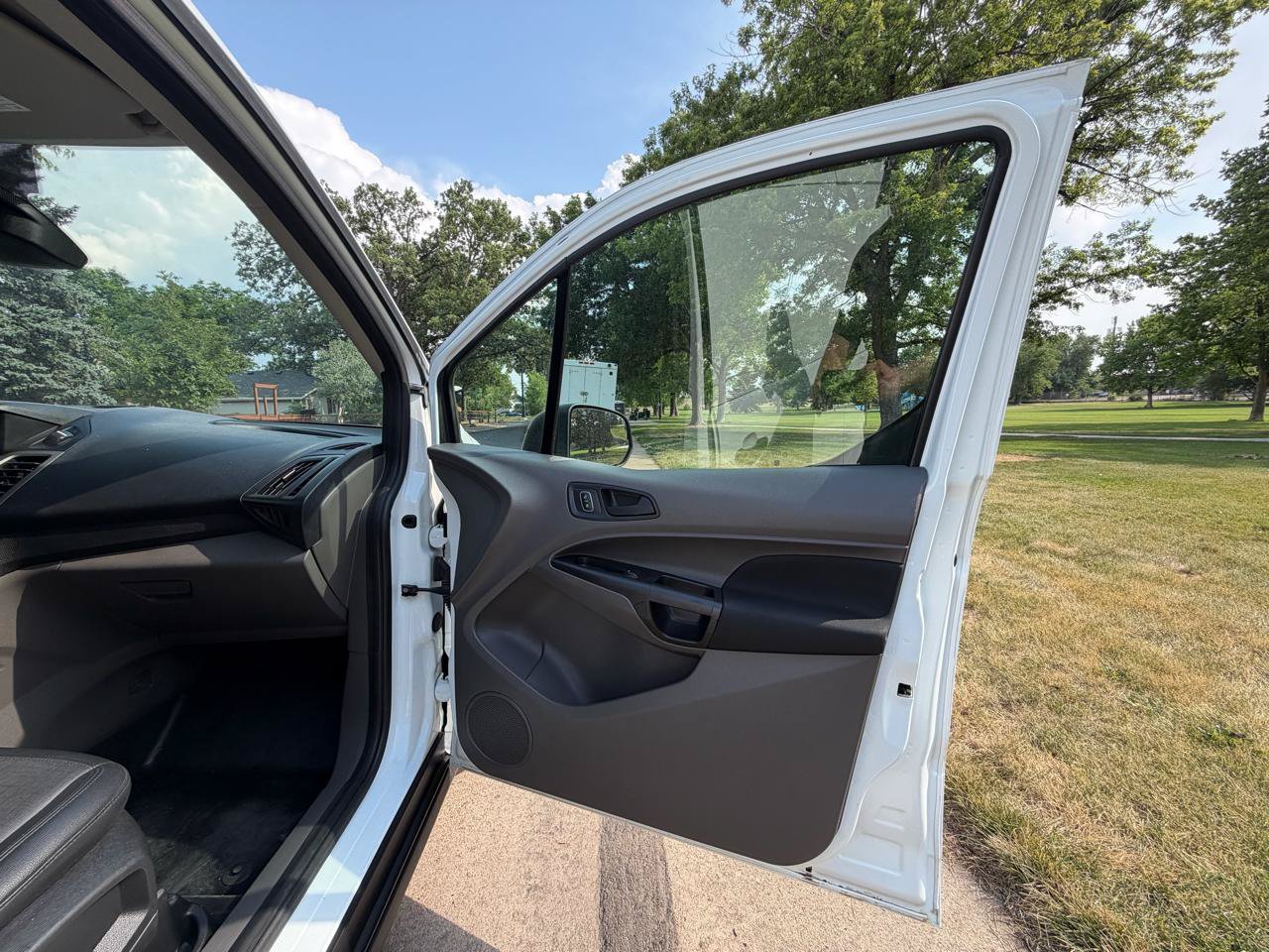 Used 2019 Ford Transit Connect XL FWD image 15