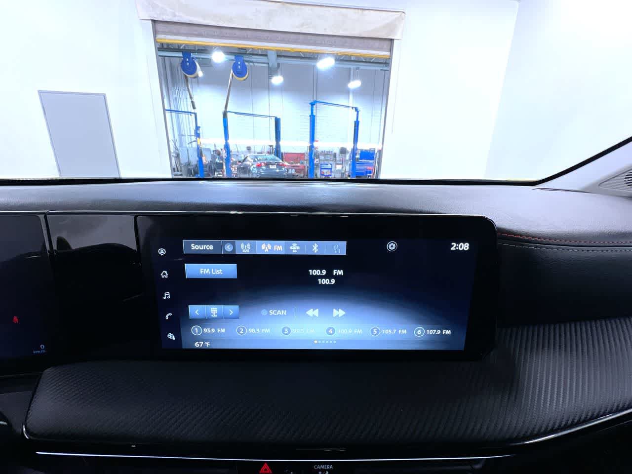 Used 2025 Nissan Kicks SR FWD image 25