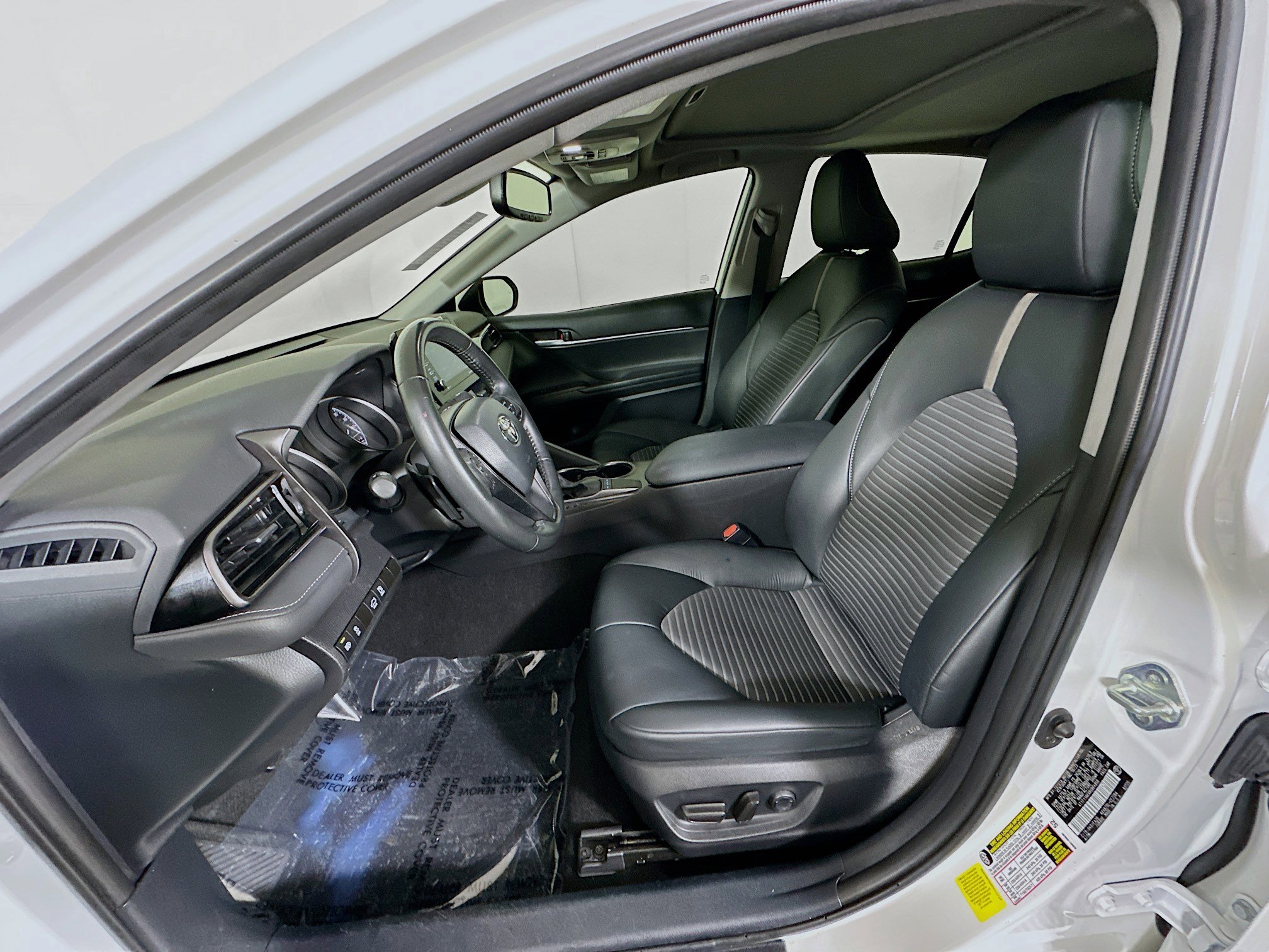 Used 2024 Toyota Camry SE w/ Convenience Package FWD image 12