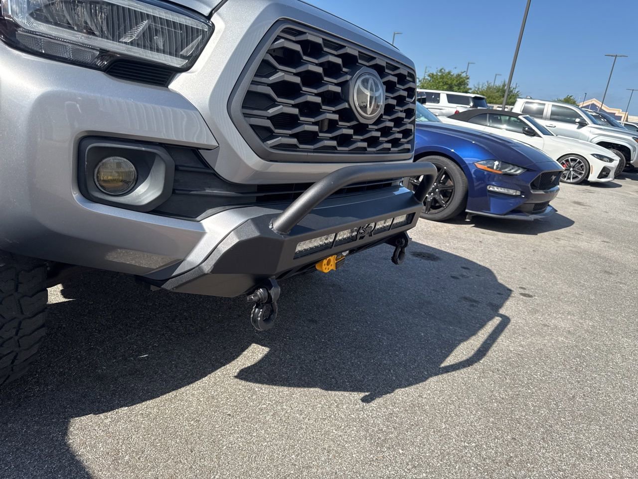 Used 2020 Toyota Tacoma TRD Off-Road w/ TRD Premium Off Road Package AWD/4WD image 4