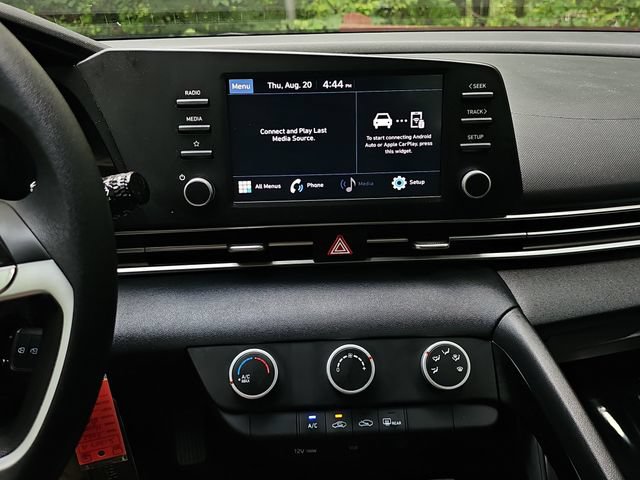 Used 2023 Hyundai Elantra SE FWD image 14