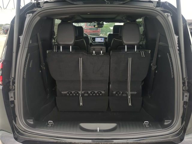 New 2027 Chrysler Pacifica Limited FWD image 14