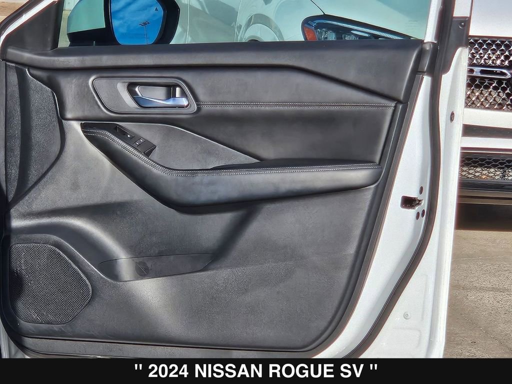 Used 2024 Nissan Rogue SV w/ SV Premium Package image 34