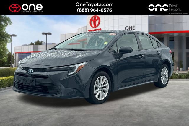 Used 2024 Toyota Corolla LE w/ LE Convenience Package FWD image 1