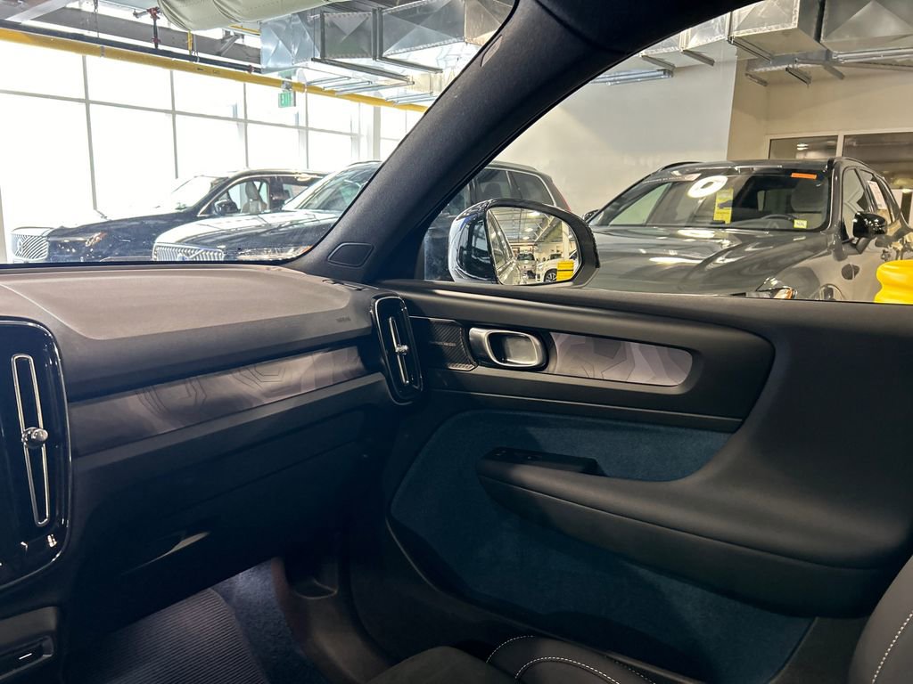 Certified 2023 Volvo XC40 Recharge Ultimate image 25