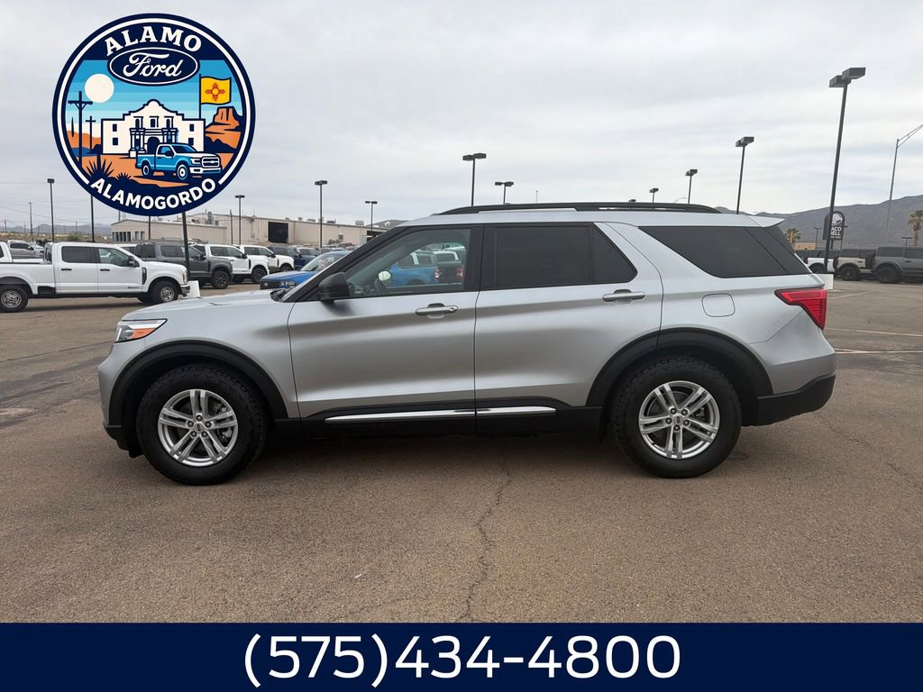 Used 2023 Ford Explorer XLT w/ Equipment Group 202A RWD image 2