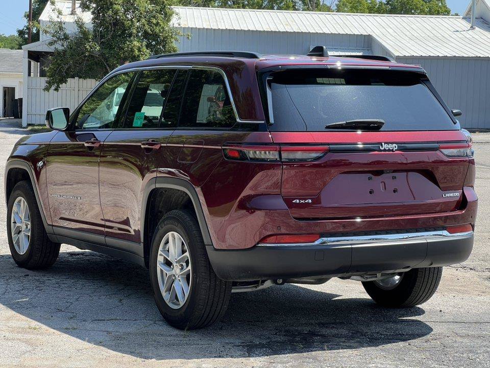 Used 2024 Jeep Grand Cherokee Laredo X w/ Luxury Tech Group I AWD/4WD image 3