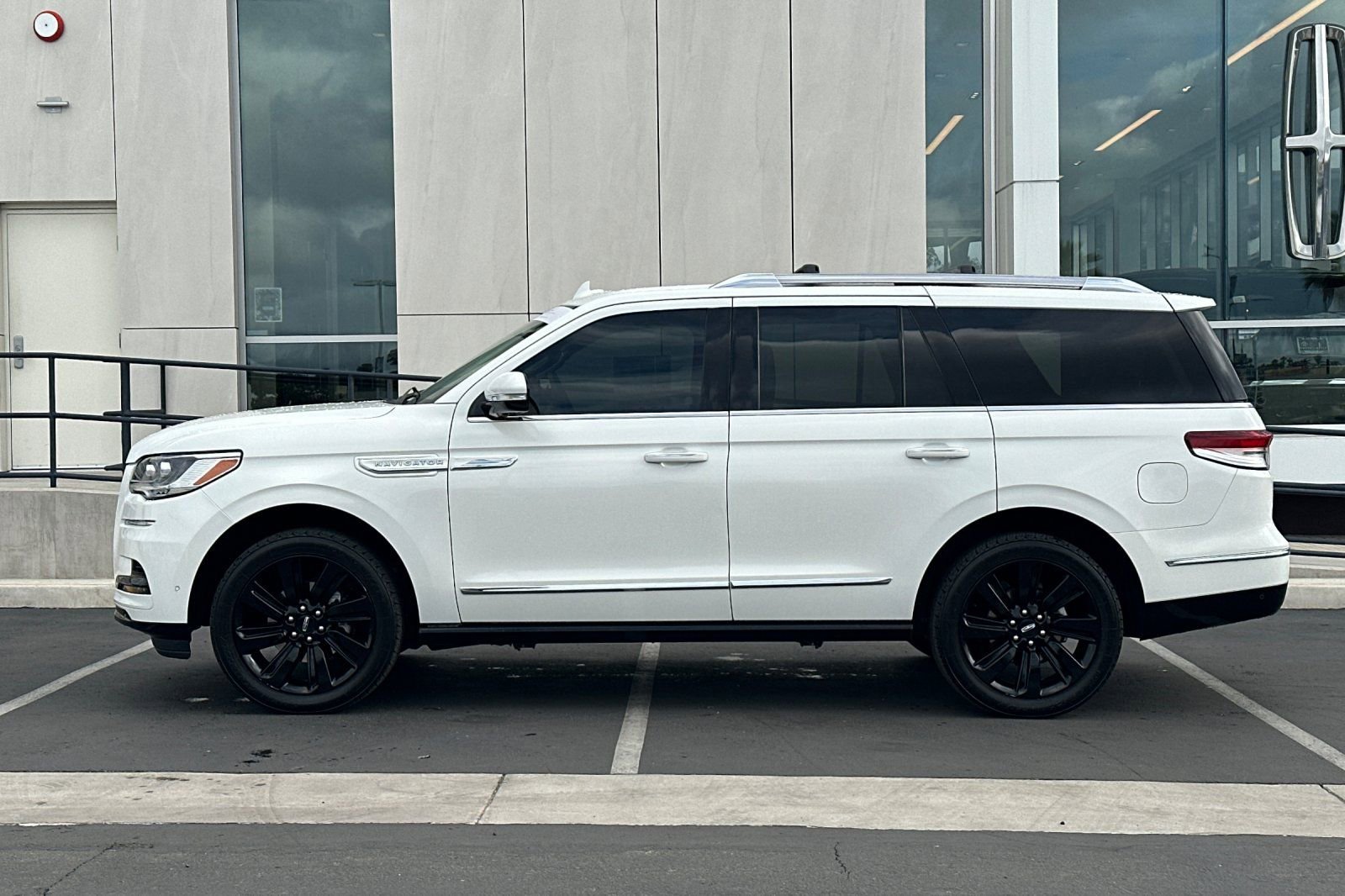 Certified 2023 Lincoln Navigator Reserve image 6