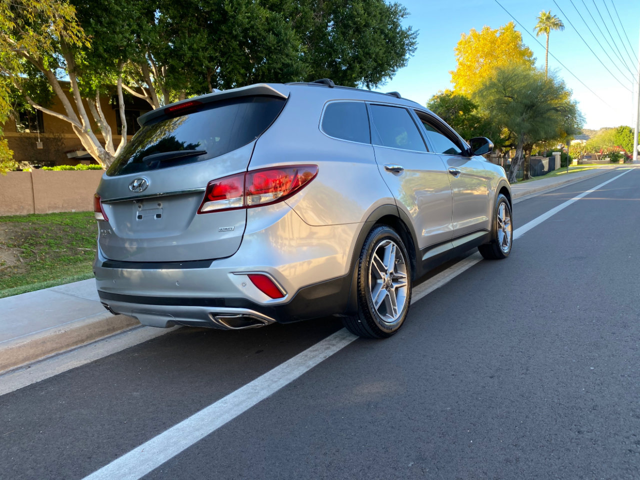 Used 2017 Hyundai Santa Fe SE Ultimate 3.3L Auto w/ SE Ultimate Tech Package 03 image 4
