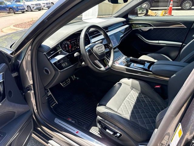 Used 2025 Audi S8 AWD/4WD image 8