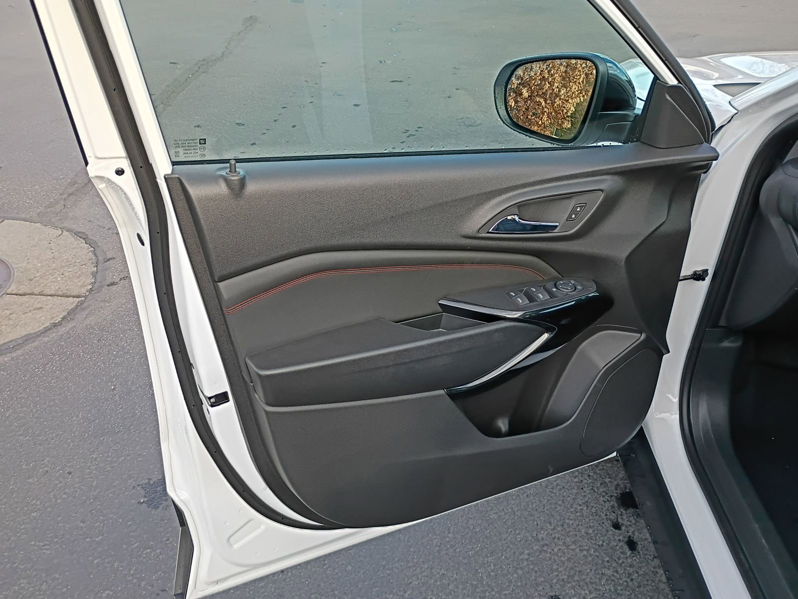 New 2026 Chevrolet Trax RS w/ Sunroof Package image 29