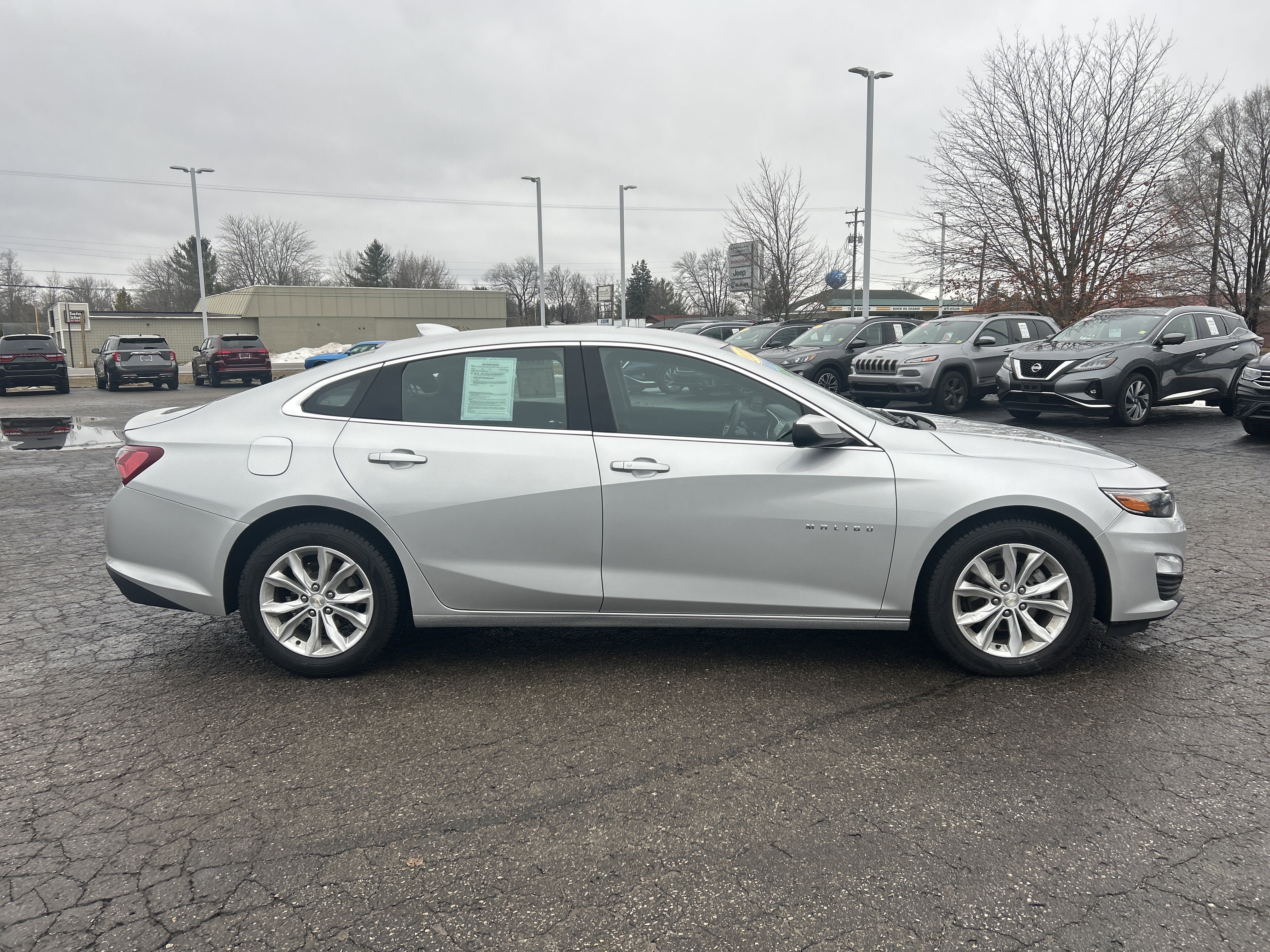 Used 2021 Chevrolet Malibu LT image 2