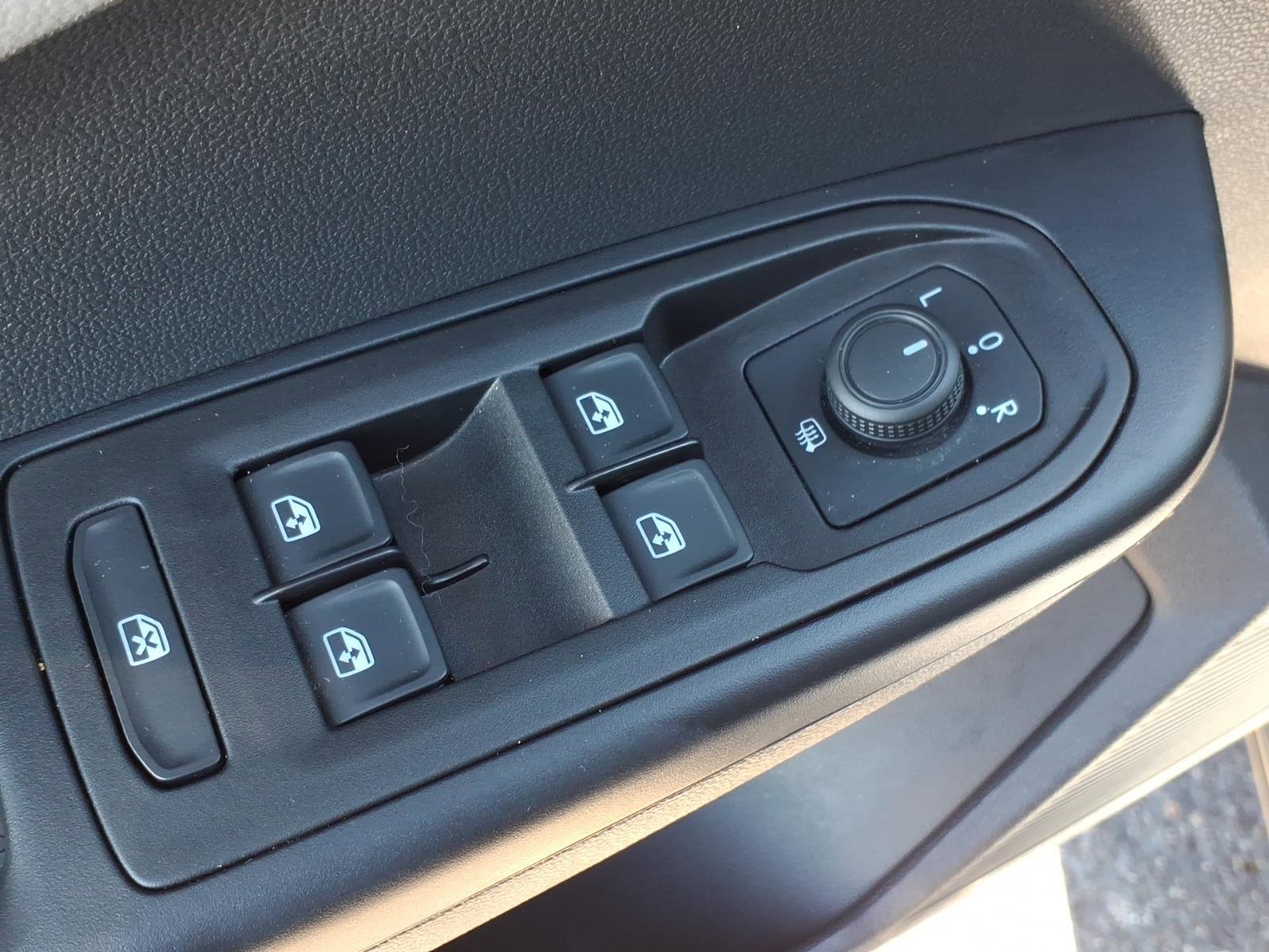 Certified 2023 Volkswagen Taos SE w/ Black Wheel Package image 18