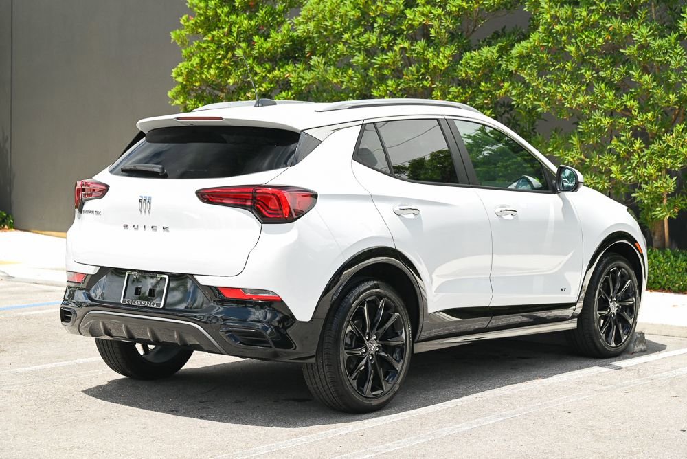 Used 2025 Buick Encore GX Sport Touring w/ Experience Buick Package FWD image 4
