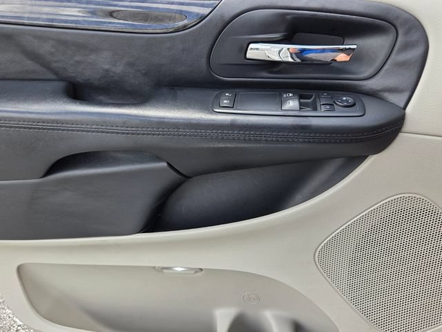 Used 2016 Dodge Grand Caravan SE w/ Quick Order Package 29E SE FWD image 31