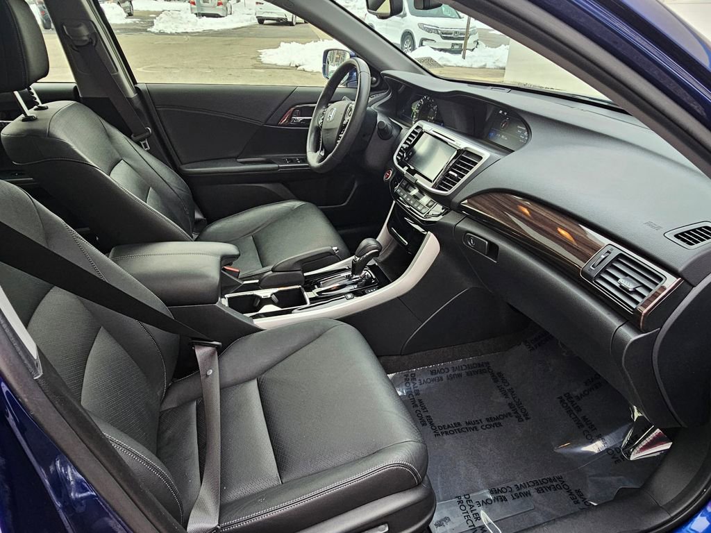 Used 2017 Honda Accord Touring image 21