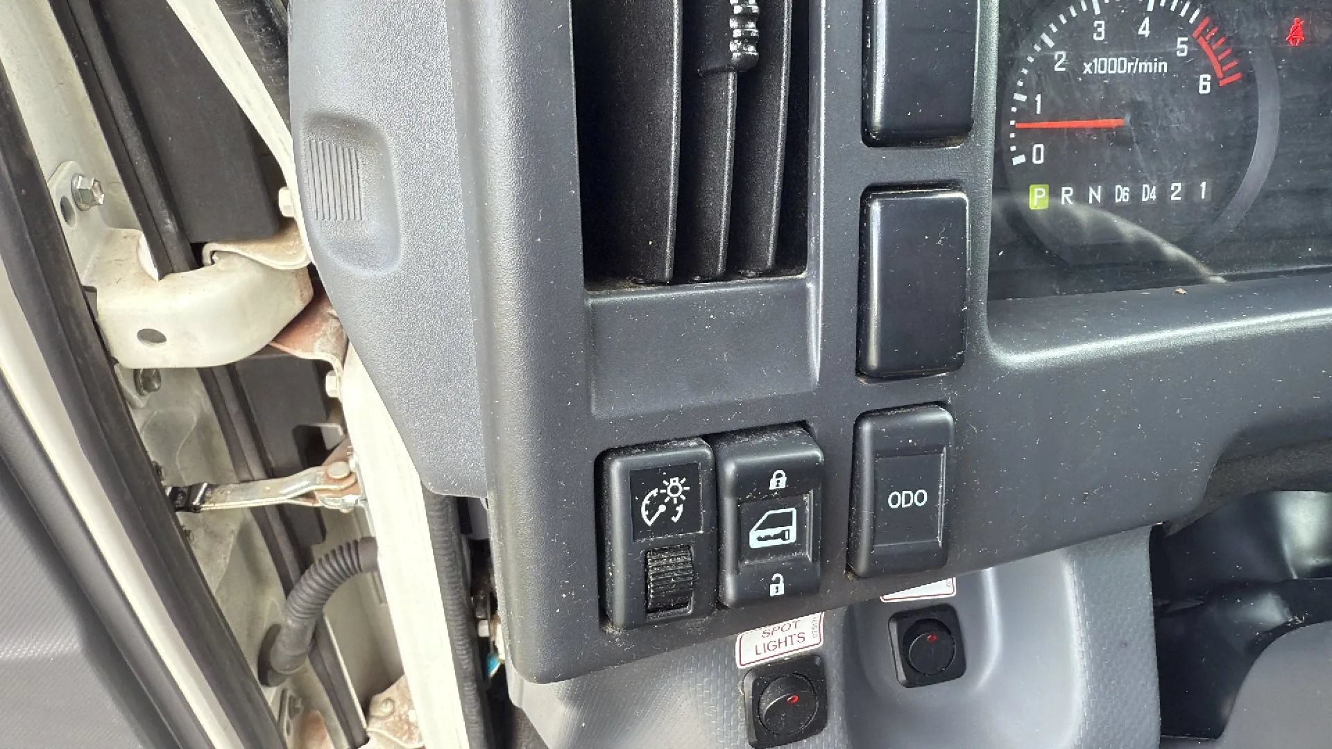 Used 2018 Isuzu NPR RWD image 19