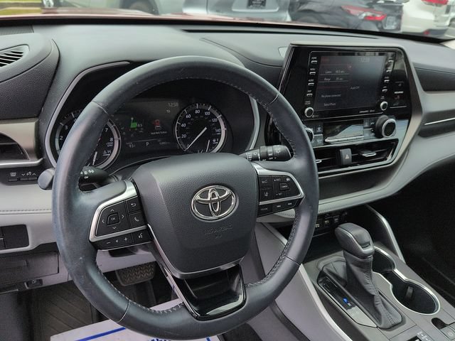 Used 2020 Toyota Highlander XLE AWD/4WD image 15