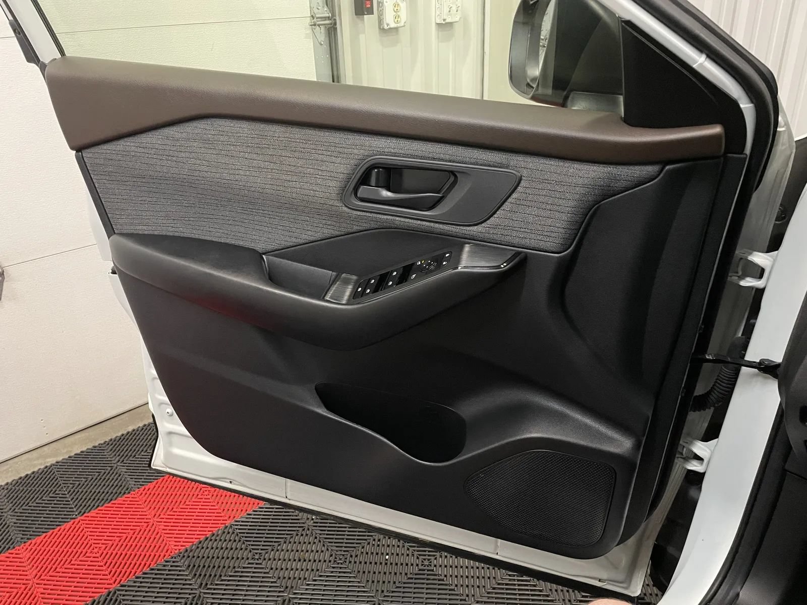 Used 2023 Nissan Rogue S FWD image 24