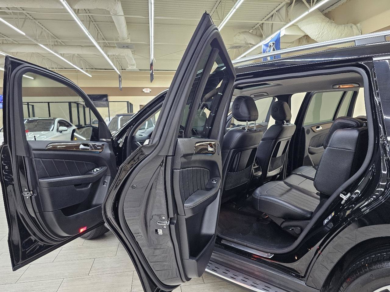 Used 2015 Mercedes-Benz GL 450 4MATIC w/ Appearance Package image 18