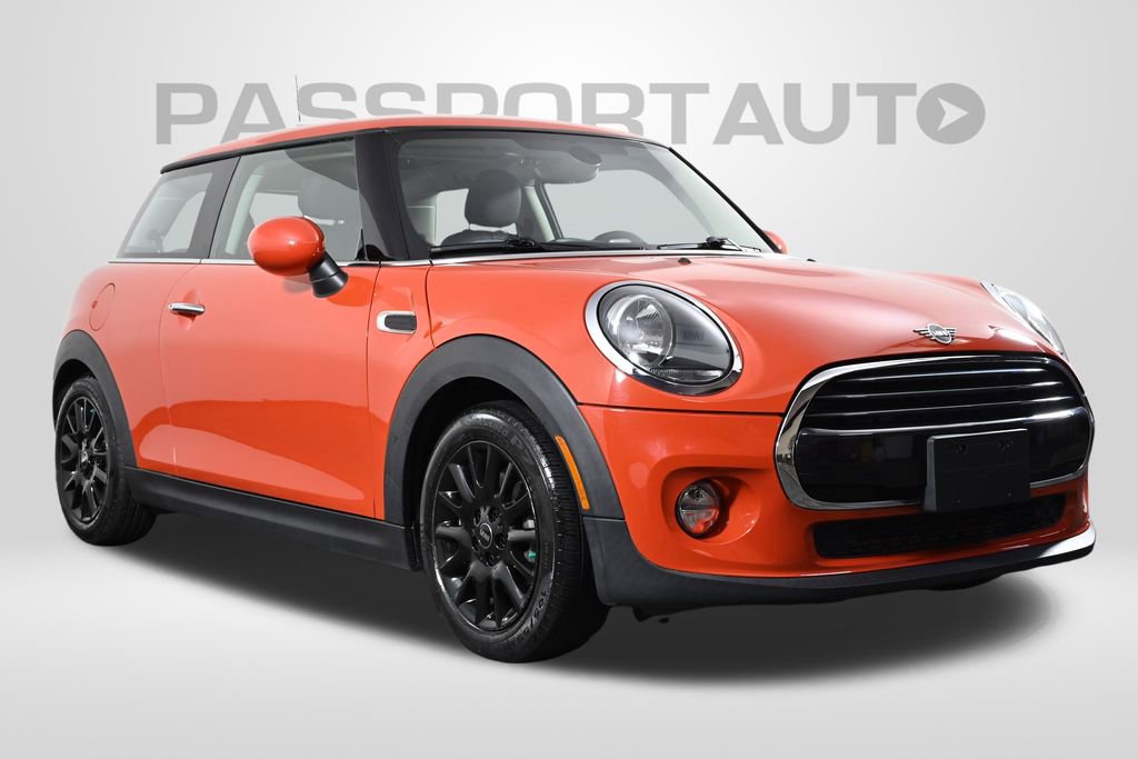 Used 2019 MINI Cooper 2-Door Hardtop w/ Signature Upholstery Package image 3