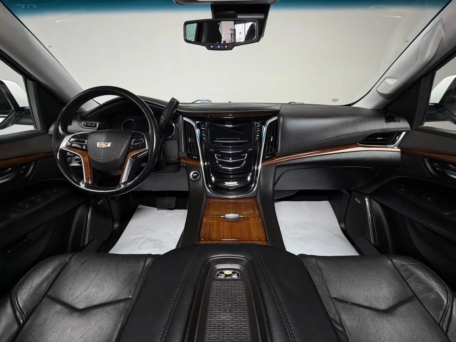 Used 2016 Cadillac Escalade ESV Luxury RWD image 24