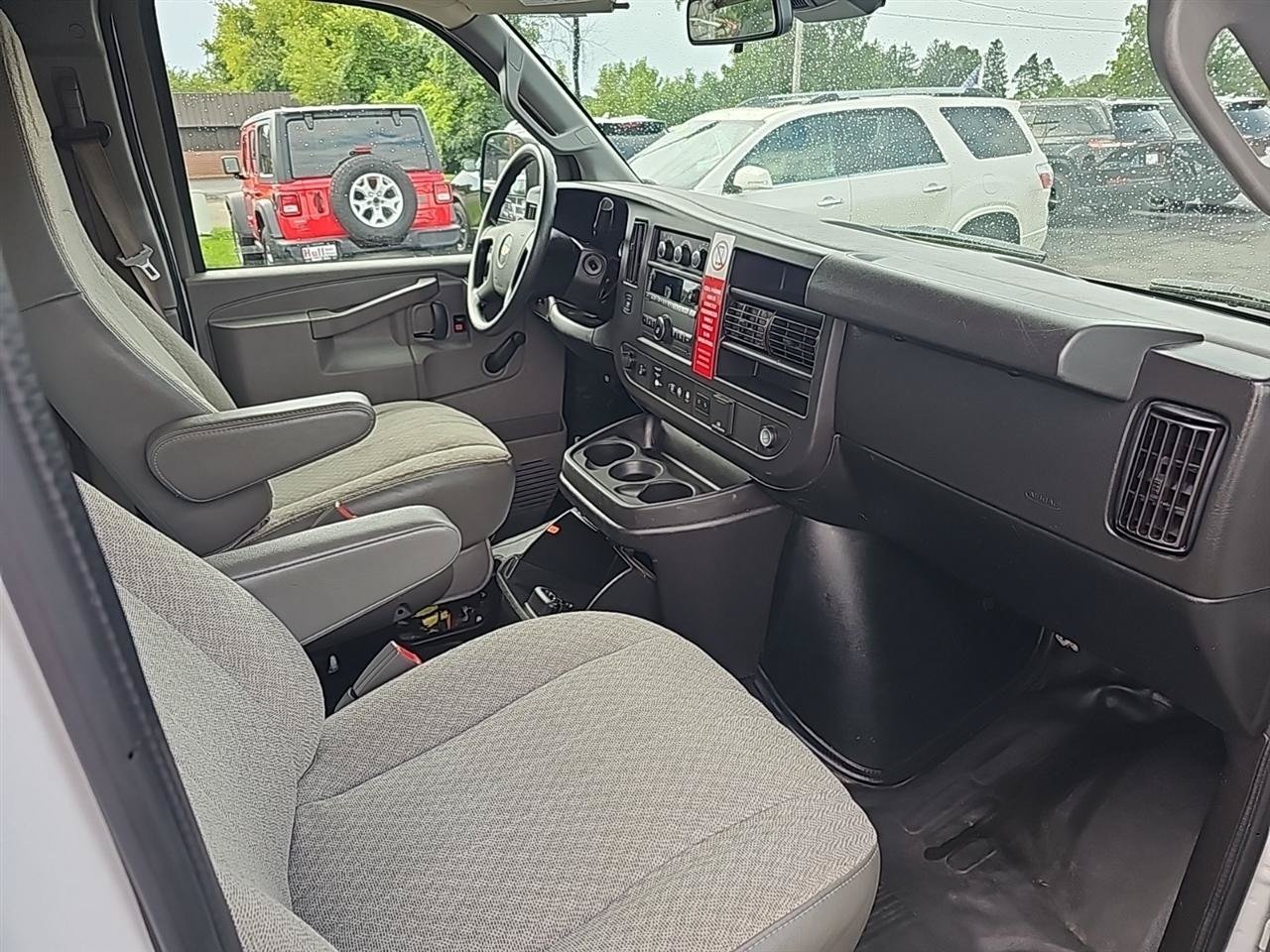 Used 2019 Chevrolet Express 2500 RWD image 8
