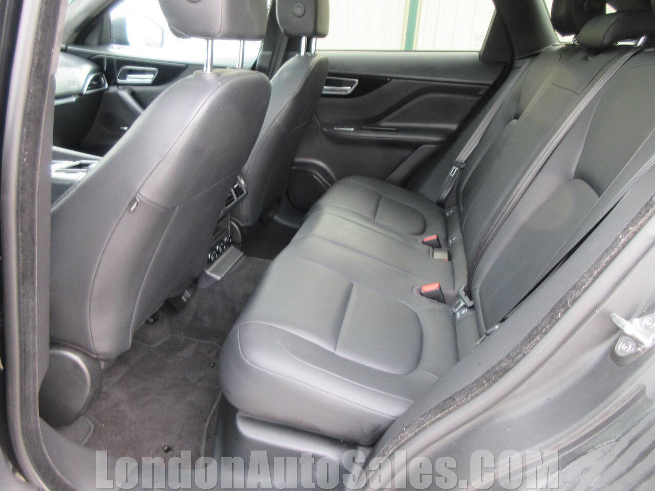 Used 2020 Jaguar F-PACE Premium image 14