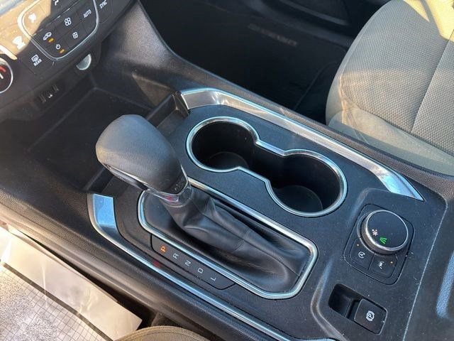 Used 2022 Chevrolet Traverse LS image 27