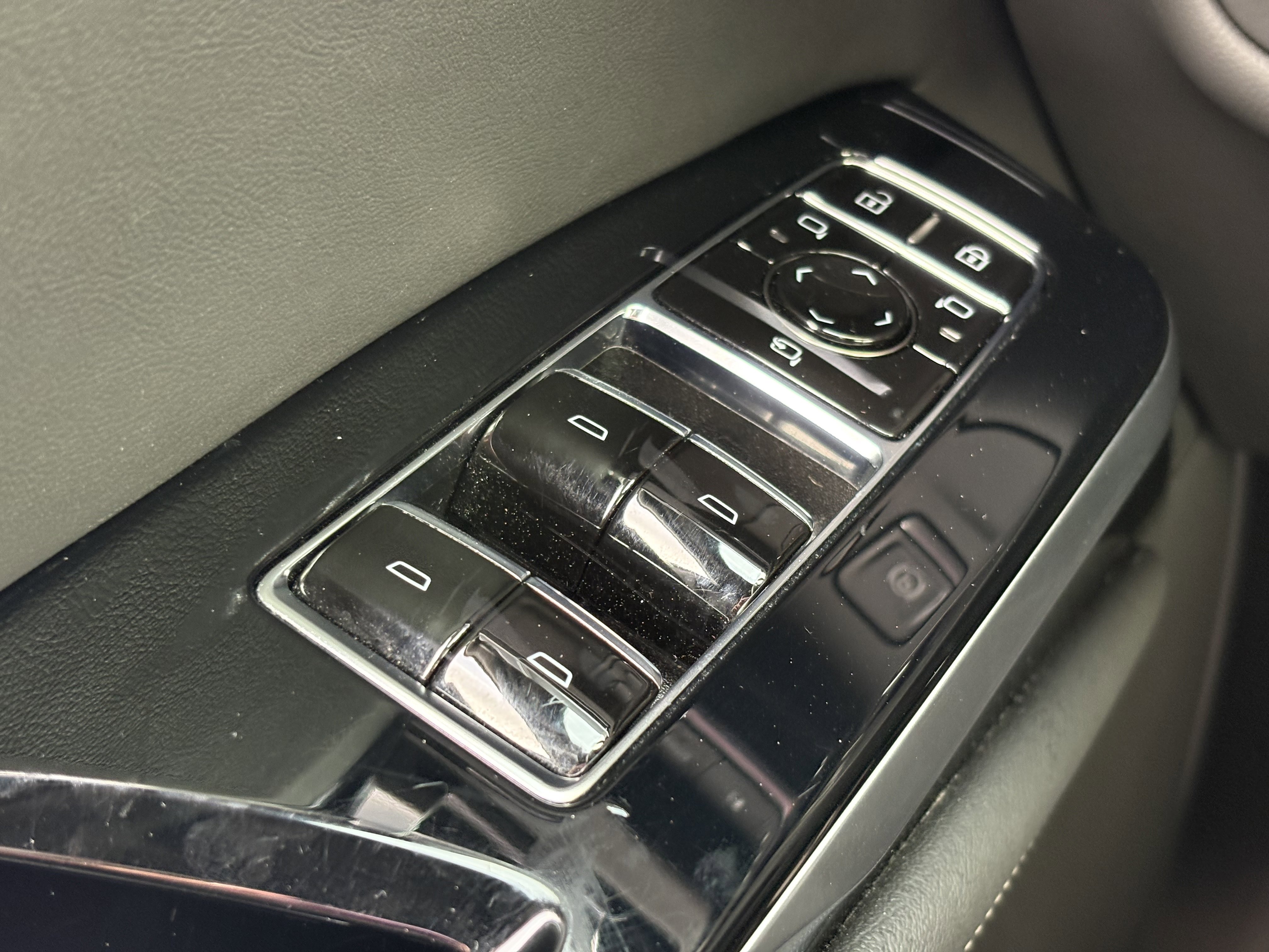 Used 2025 Cadillac Escalade Premium Luxury image 33