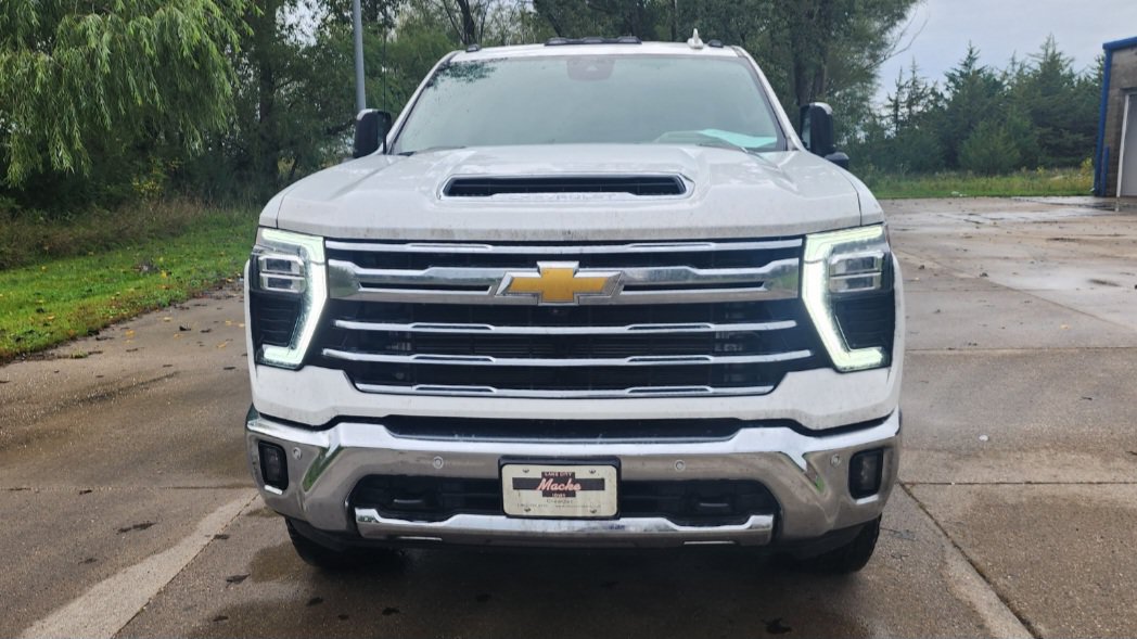 Used 2026 Chevrolet Silverado 3500 LTZ w/ LTZ Premium Package AWD/4WD image 2