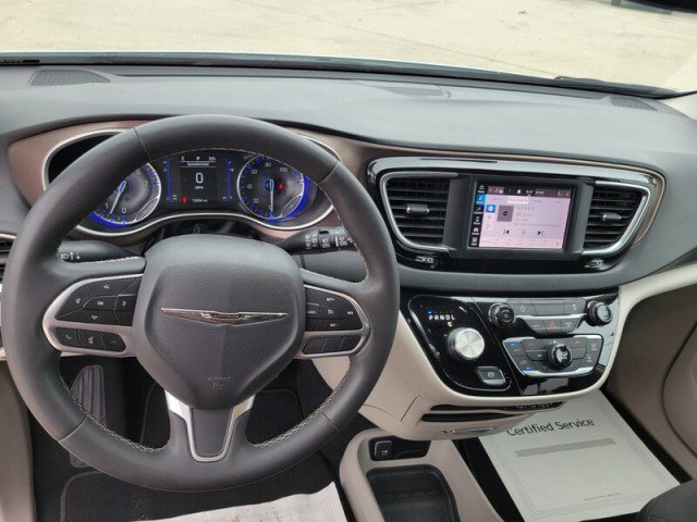 Used 2023 Chrysler Voyager LX FWD image 11