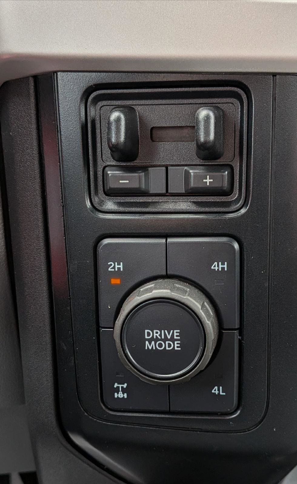 Used 2023 Ford F350 XLT w/ FX4 Off-Road Package AWD/4WD image 15