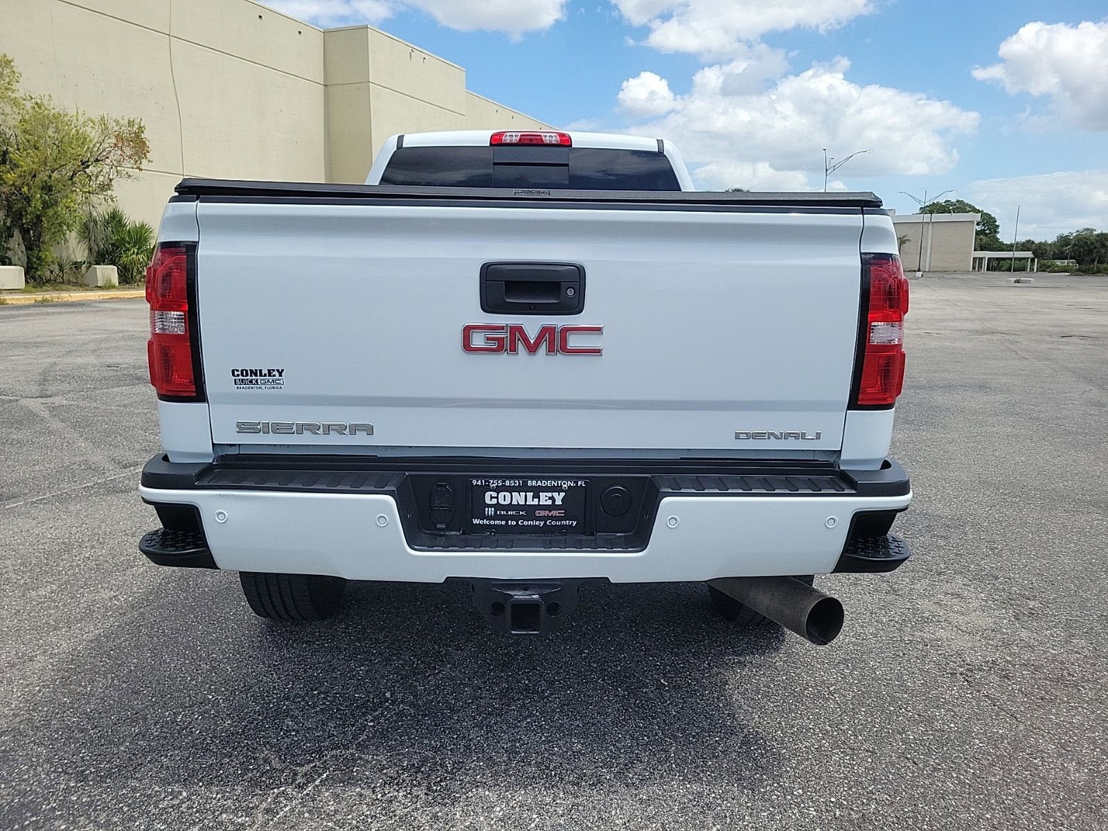 Used 2017 GMC Sierra 2500 Denali w/ Duramax Plus Package AWD/4WD image 6