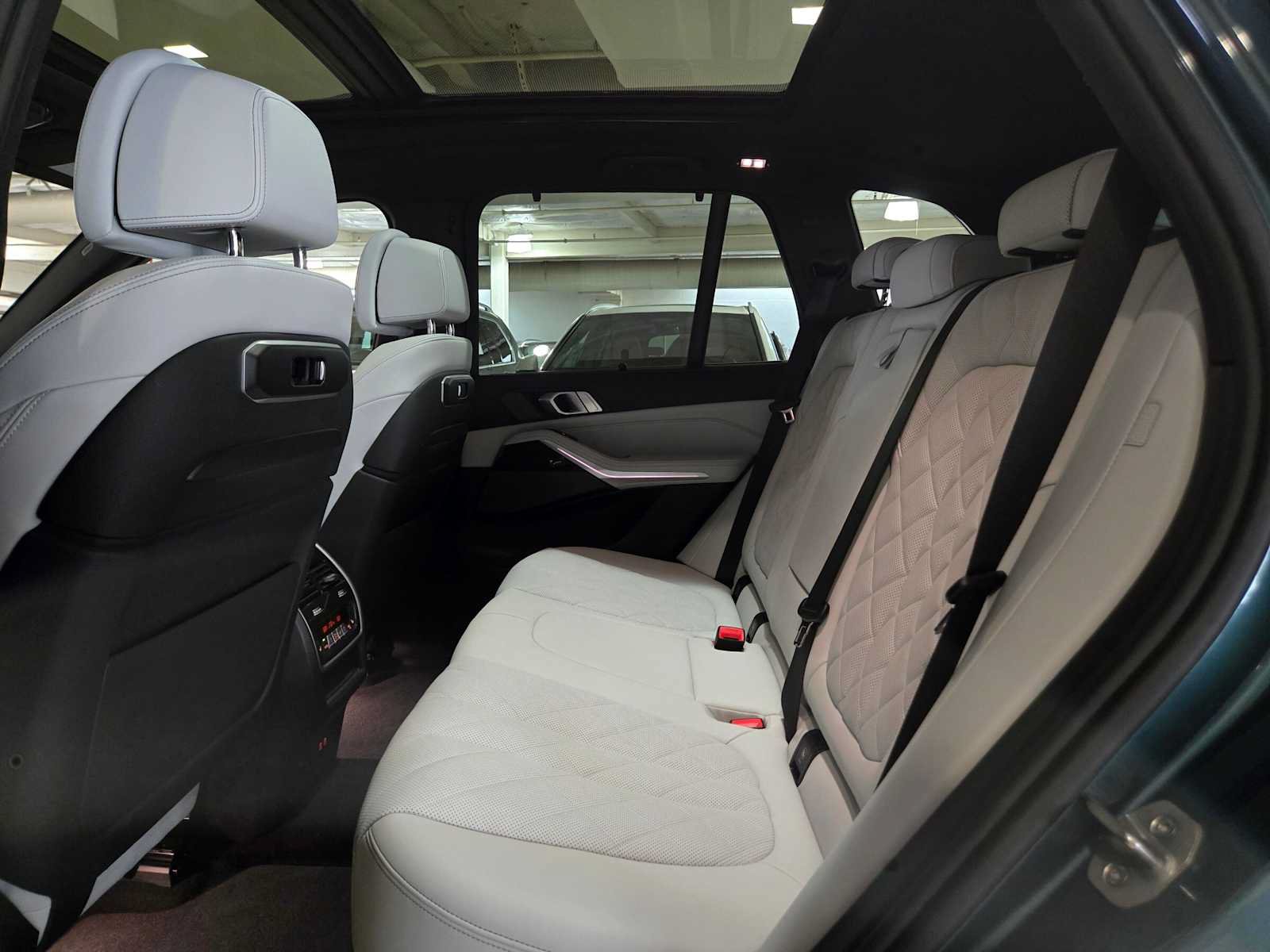 Used 2026 BMW X5 xDrive40i w/ Executive Package AWD/4WD image 17