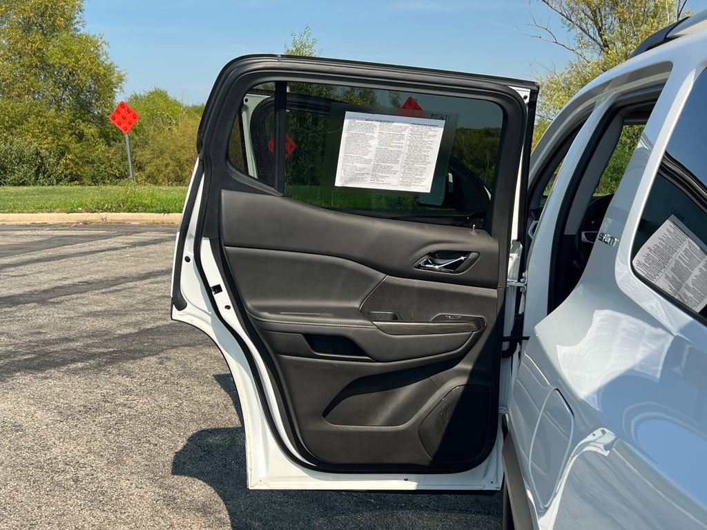 Used 2023 GMC Acadia SLT w/ LPO, Floor Liner Package image 35