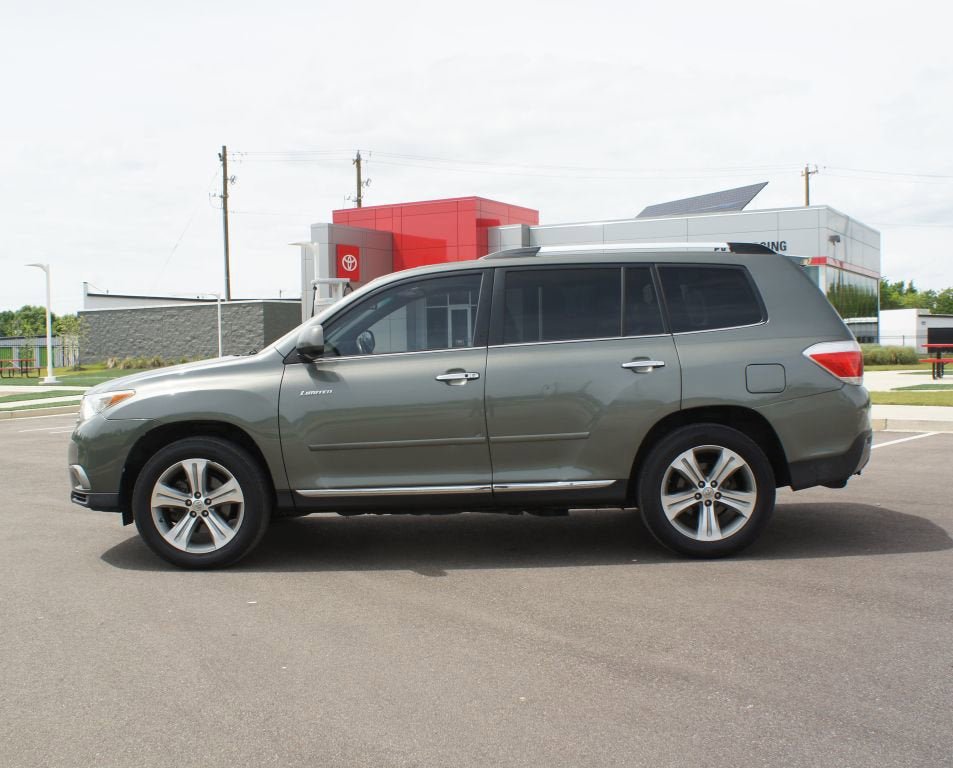 Used 2011 Toyota Highlander Limited w/ Tow Pkg FWD image 10