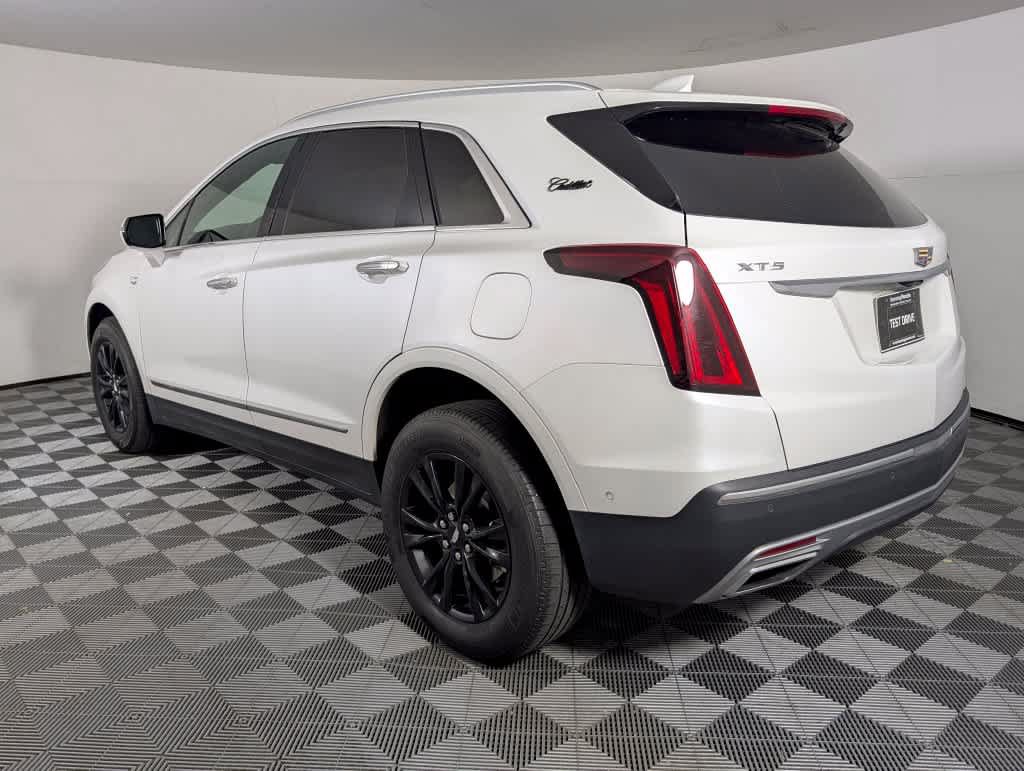 Used 2022 Cadillac XT5 Premium Luxury w/ Technology Package FWD image 3
