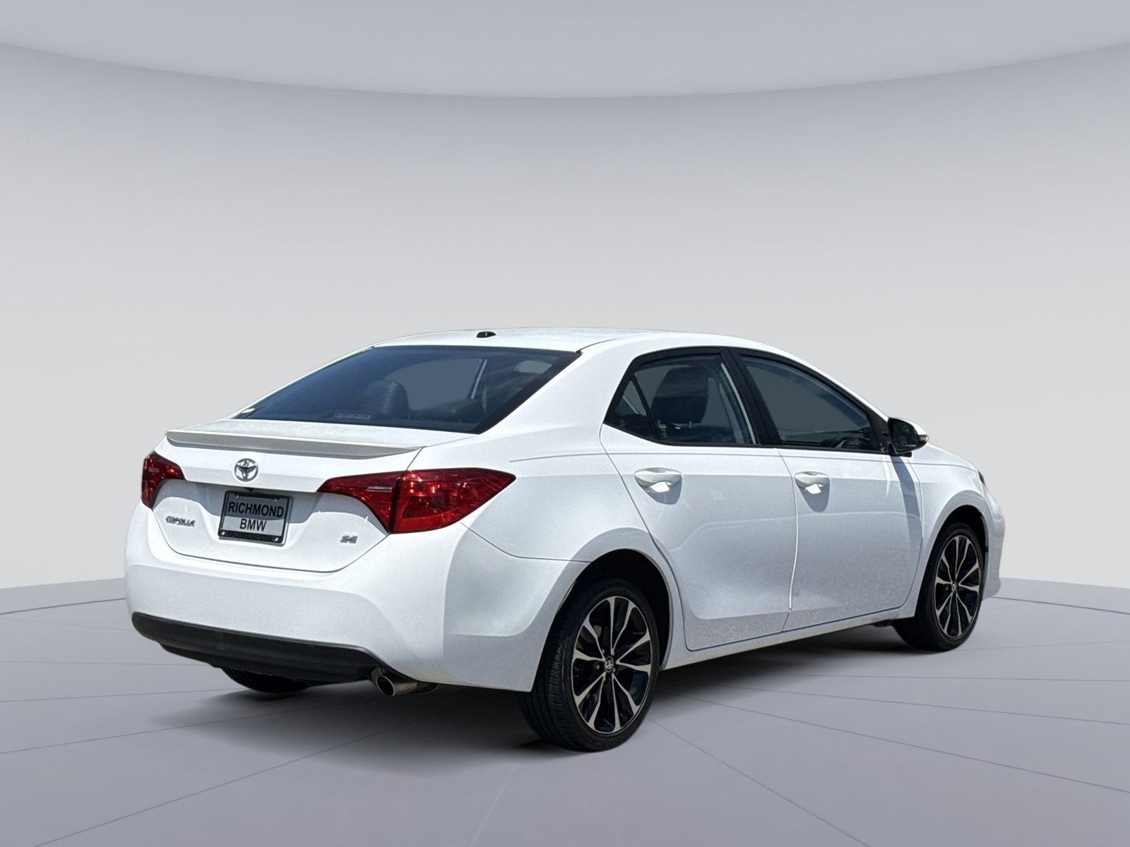 Used 2017 Toyota Corolla SE w/ SE Premium Package FWD image 8
