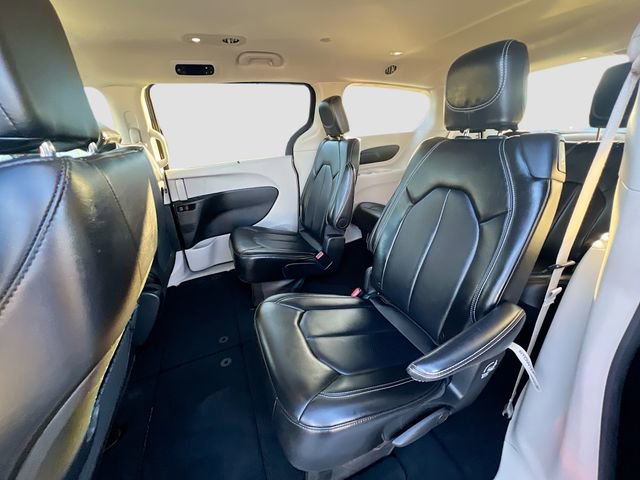 Used 2024 Chrysler Pacifica Touring-L image 22