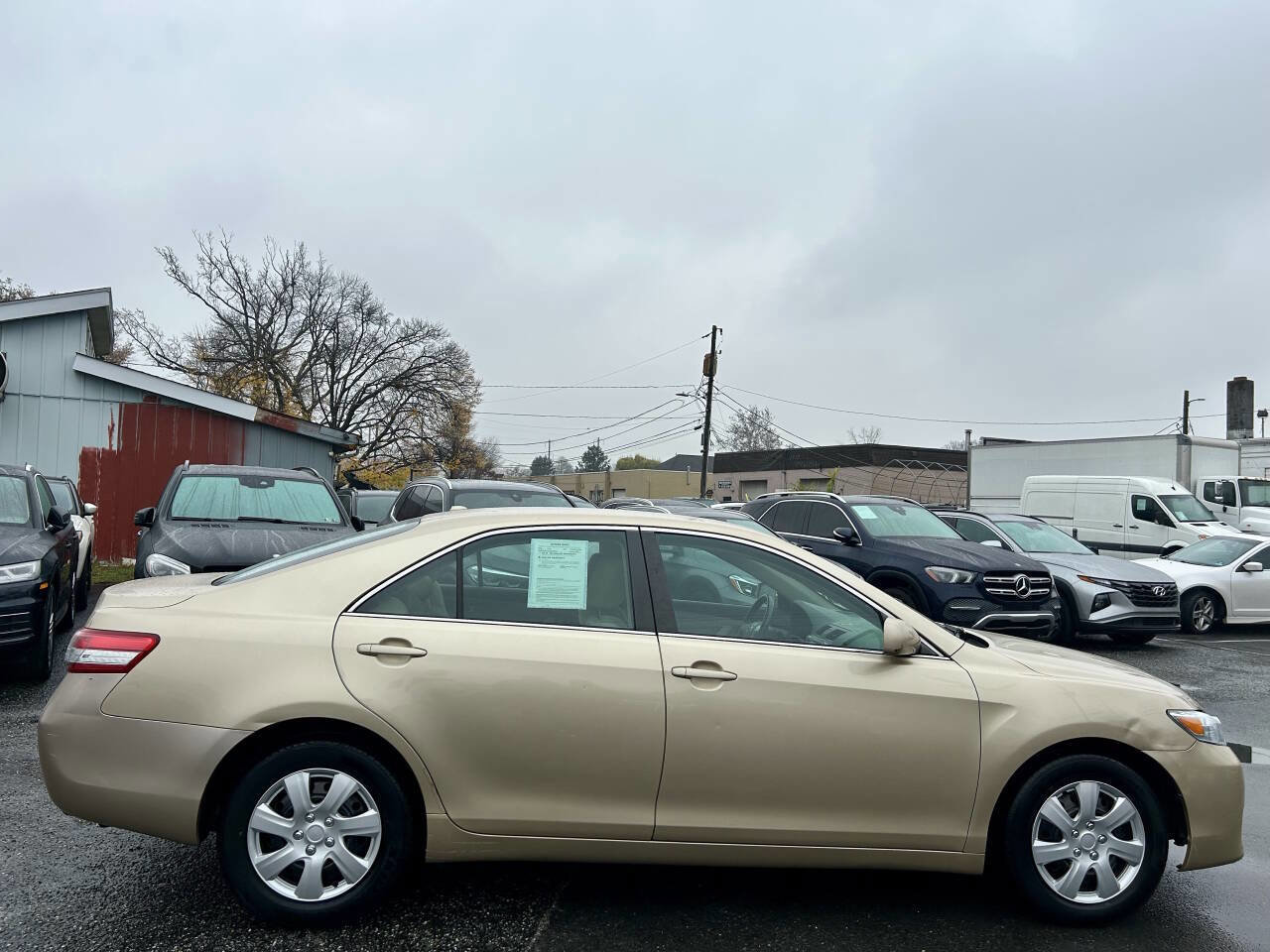 Used 2010 Toyota Camry LE image 7