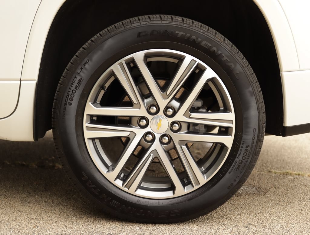 Used 2023 Chevrolet Traverse High Country w/ LPO, Floor Liner Package AWD/4WD image 43