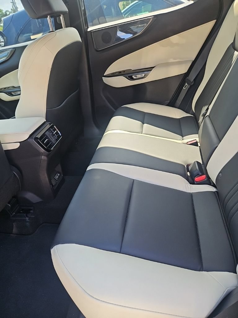 Used 2024 Lexus NX 250 FWD image 3