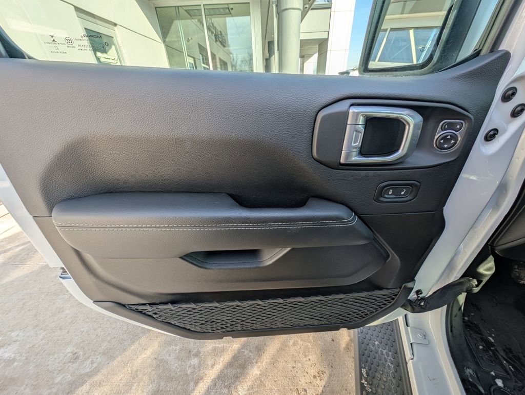 Used 2021 Jeep Wrangler Unlimited Sahara w/ Cold Weather Group image 39