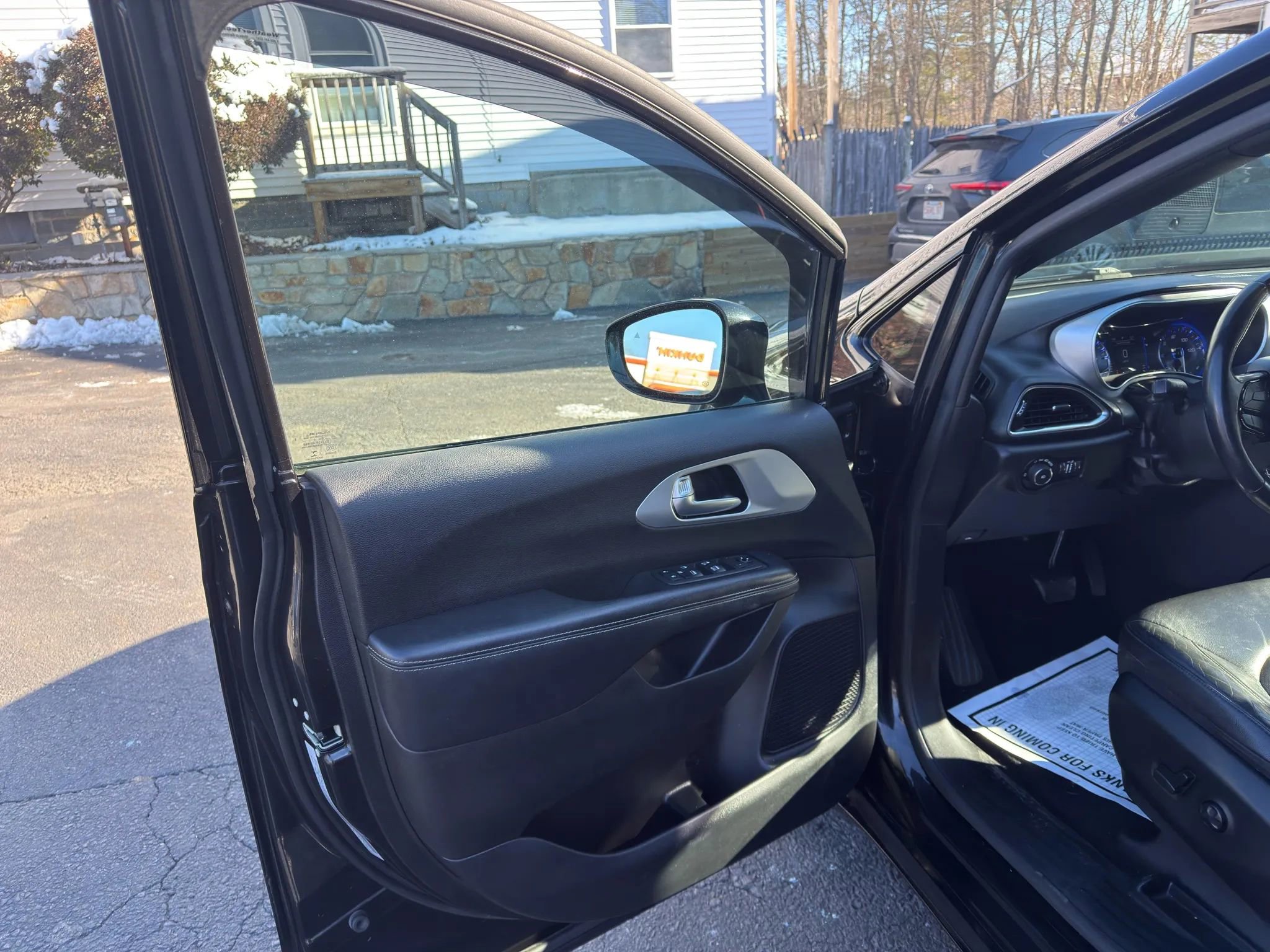 Used 2019 Chrysler Pacifica Touring-L w/ S Appearance Package image 16