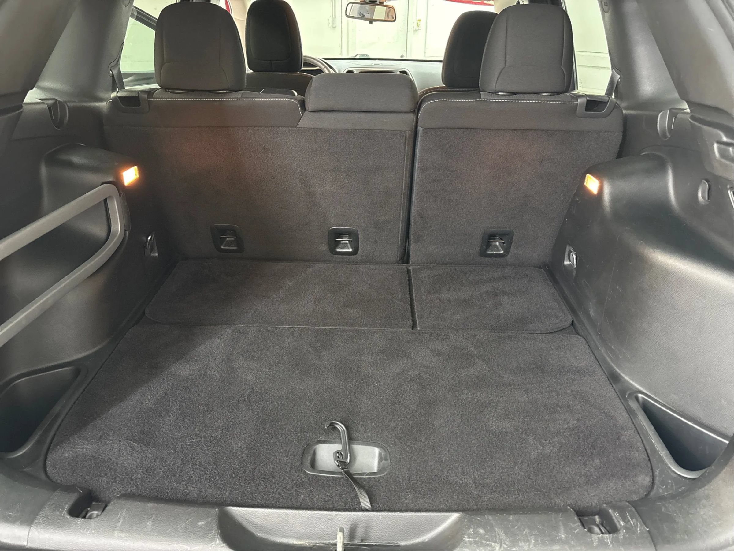 Used 2017 Jeep Cherokee Latitude AWD/4WD image 16