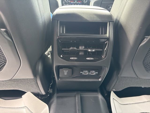Used 2025 Jeep Grand Cherokee Laredo w/ Luxury Tech Group I image 16