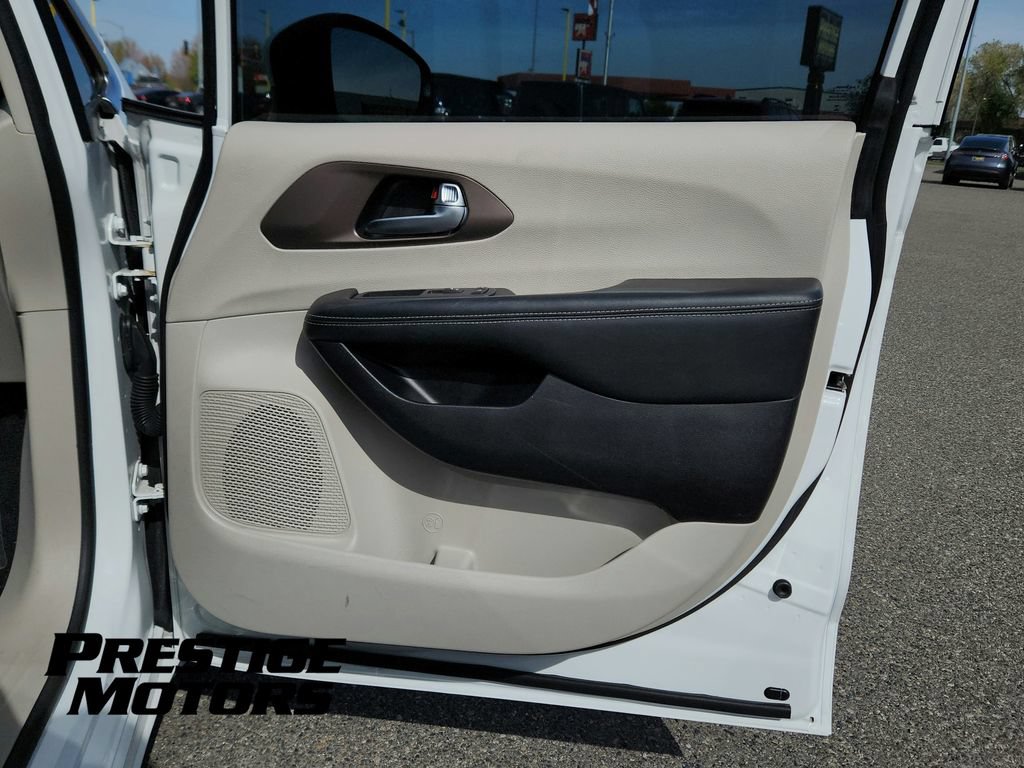 Used 2022 Chrysler Voyager LX FWD image 28