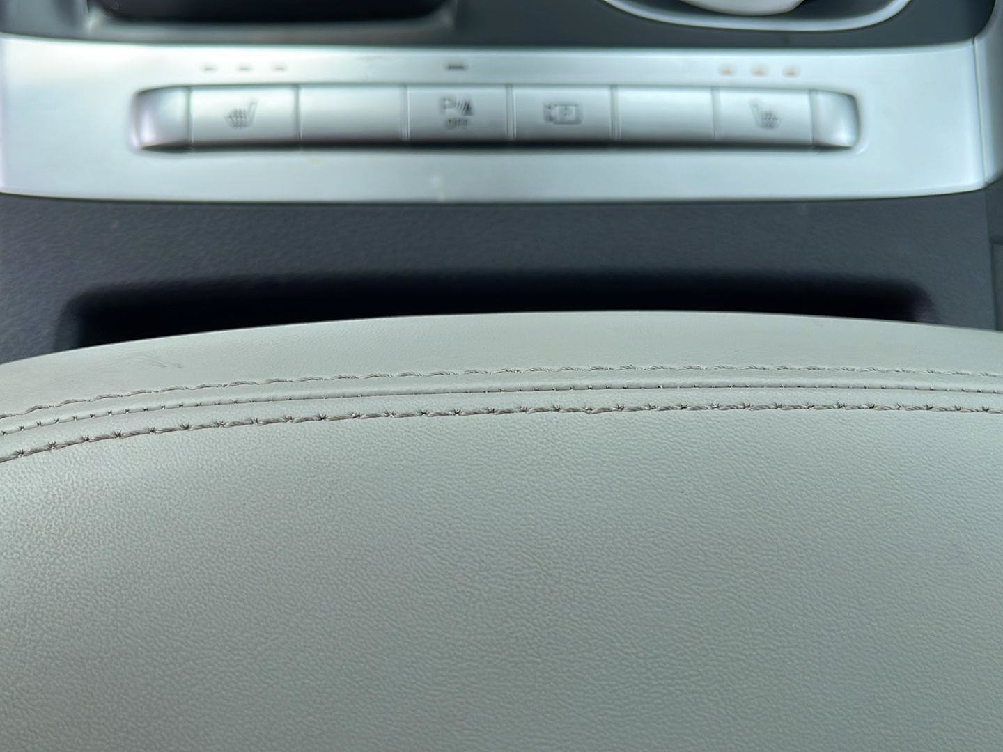 Used 2024 Kia Carnival LX FWD image 15